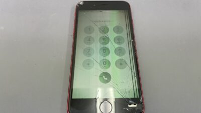 iPhoneSE2画面が緑になってしまう液晶故障【iPhone修理川越】