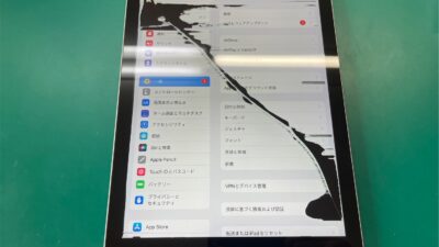 iPad第6世代の黒い液晶漏れの画面修理【iPad修理川越】