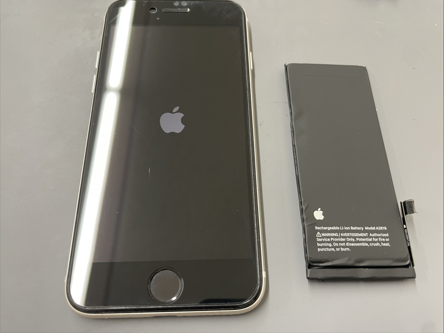 iPhone SE3　バッテリー交換