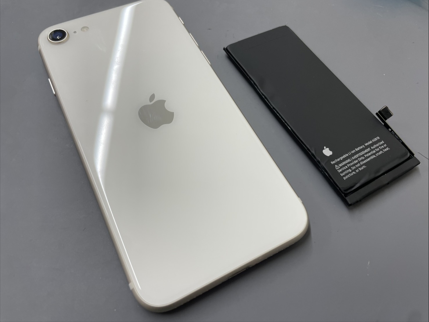 iPhone SE3　バッテリー交換
