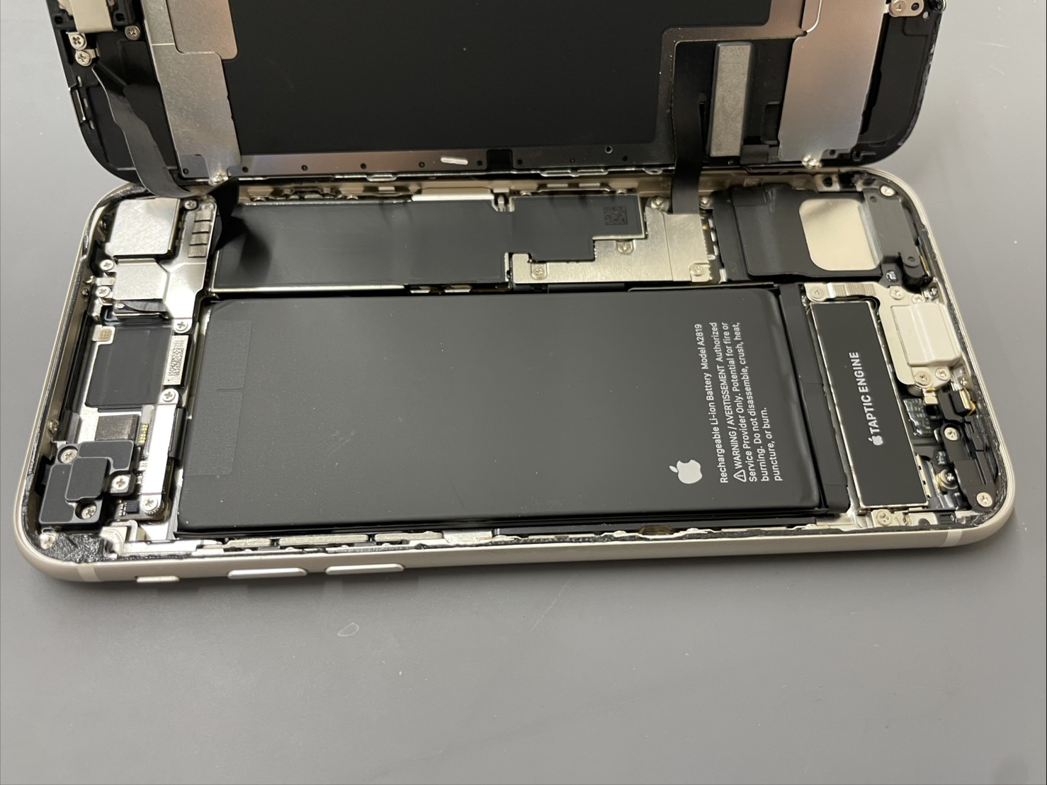iPhone SE3　バッテリー交換