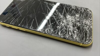 iPhone11バキバキの画面修理【iPhone修理川越】