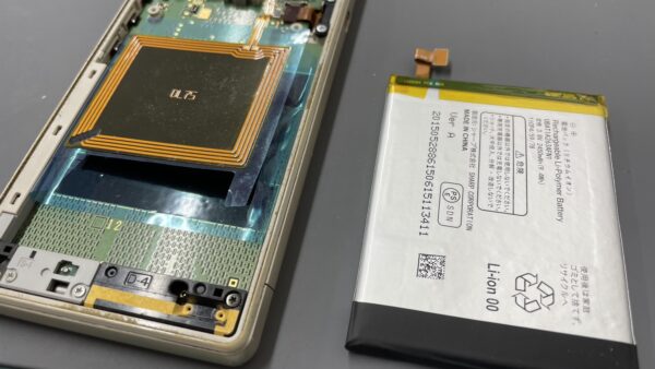 AQUOS EVERバッテリー交換【スマホ修理川越】