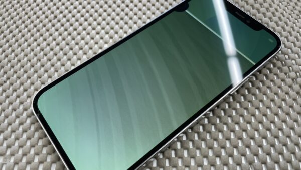 iPhone12グリーンフラッシュ【iPhone修理川越】