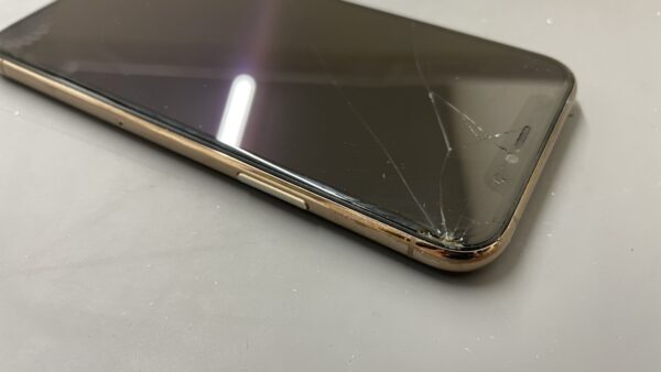 iPhone11Proガラス割れ画面修理【iPhone修理川越】