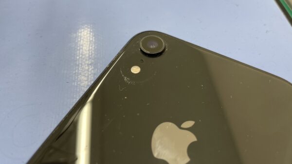 【川越】iPhone XR 落下で映らないリアカメラも即日復旧！ついでにバッテリー交換でお得に修理✨