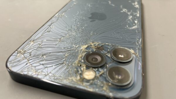 【川越】iPhone12 Pro ガラス割れ・カメラぼやけ・背面割れ・バッテリー交換を一括修理！