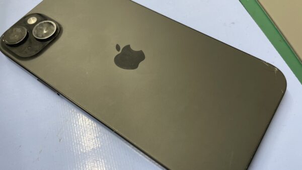 【川越】iPhone 15 Plus 落下で画面クラッシュ｜ブラックアウト・緑画面も修理で復旧