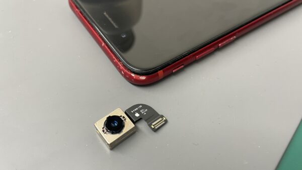 iPhone SE（第2世代）バッテリー交換＋カメラ修理｜落下で映らない症状も復旧