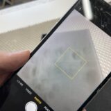 【川越】iPhone SE3 画面割れ修理｜カメラレンズ破損で斑点発生