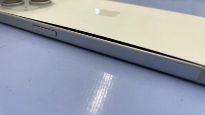 【川越】iPhone 15 バッテリー交換｜大宮から来店（バッテリー膨張・裂けあり／基板修理歴あり）