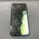 バキバキ状態のiPhone14画面修理【iPhone修理川越】