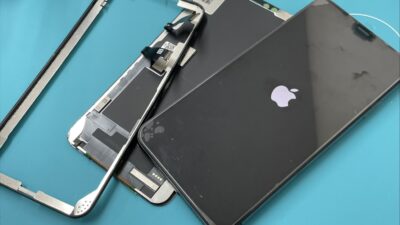 画面が外れてしまったiPhoneXsMaxの修理【iPhone修理川越】