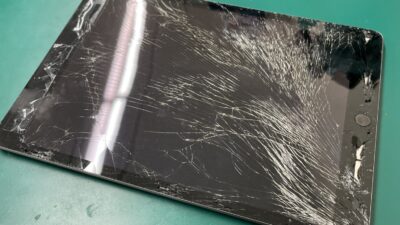 iPad7バキバキのガラス割れ修理【iPad修理川越】