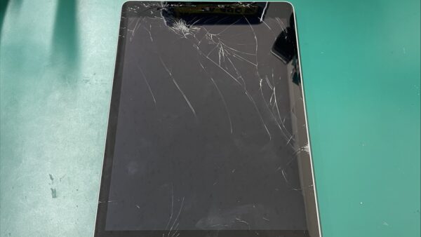 iPad第9世代ガラス割れ修理【iPad修理川越】
