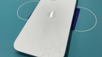 iPhone15背面ガラス割れ修理【iPhone修理川越】