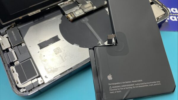 iPhone14ProMaxバッテリー交換【iPhone修理所沢】