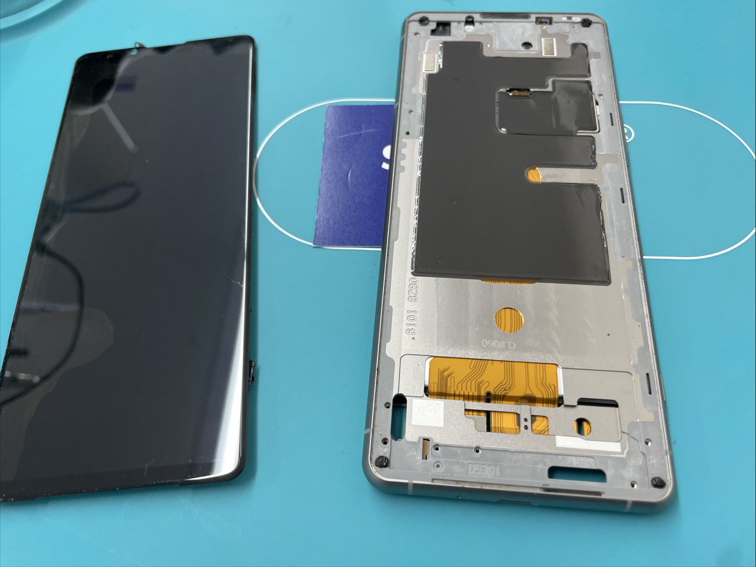 液晶不良XPERIA5Ⅲ画面に縦線が入る症状【スマホ修理川越】 | iPhone