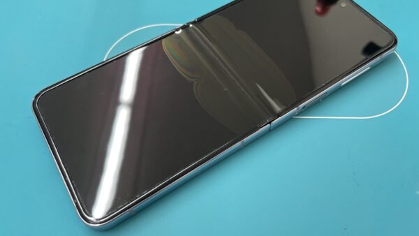 Galaxy Z Flip5液晶故障の修理【スマホ修理川越】