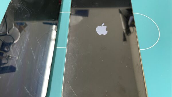 雨に濡れてから画面が映らなくなったiPhone14ProMaxの修理【iPhone修理川越】