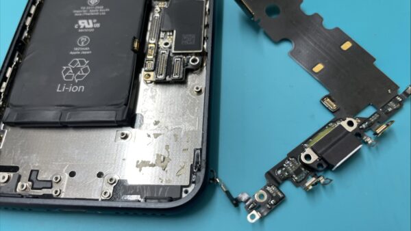 充電不具合iPhoneSE2の修理【iPhone修理川越】