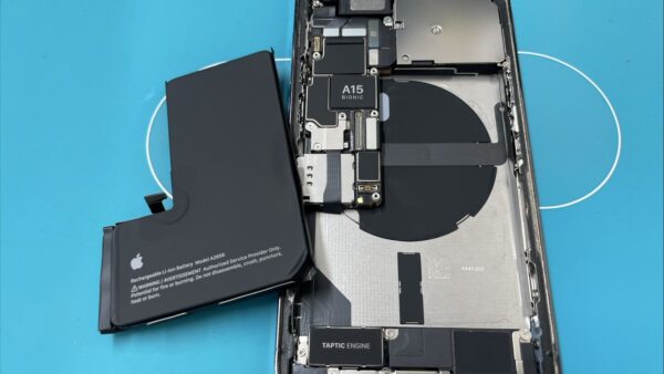 大容量バッテリーiPhone13Pro【iPhone修理川越】