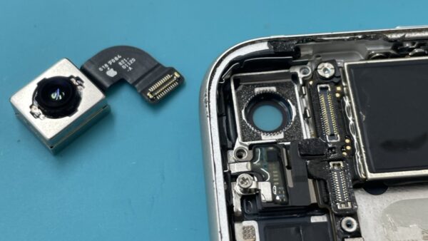カメラが突然写らなくなったiPhoneSE2【iPhone修理川越】