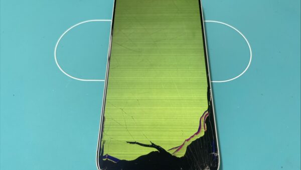iPhone17重度の画面破損も即日修理【iPhone修理川越】