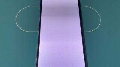 海水に浸かってしまい真っ白い画面に【iPhone修理川越】