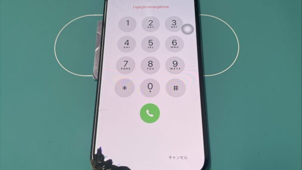 画面が割れて黒く液晶漏れiPhone15Plusの修理【iPhone修理川越】