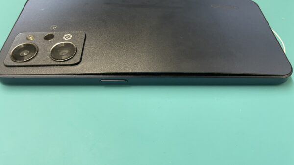 OPPOアンドロイドスマホのバッテリー膨張【スマホ修理川越】