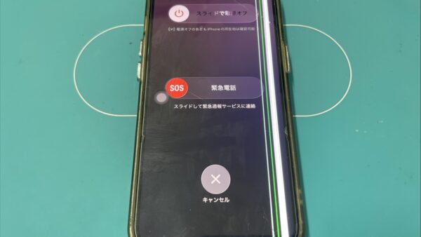 iPhone14画面に縦線が入る故障の修理【iPhone修理川越】