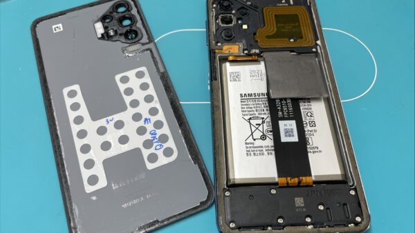 Galaxy背面が外れた物を付け直し【アンドロイド修理川越】