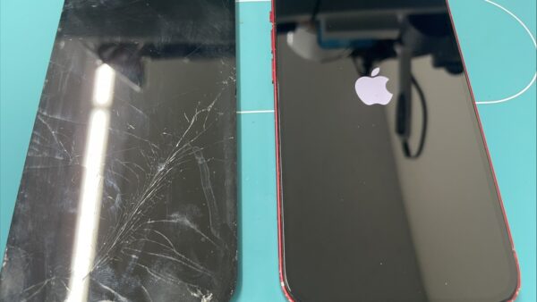 液晶に黒いシミ画面故障の修理【iPhone修理川越】