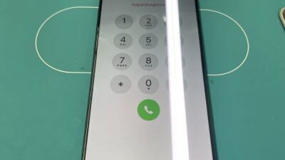 iPhone17画面に縦線が入る症状の画面修理【iPhone修理川越】