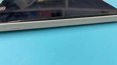 AQUOS画面が浮いてきたバッテリー膨張【アンドロイド修理川越】