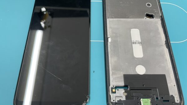 GalaxyA23画面割れでタッチ操作も効かない【スマホ修理川越】