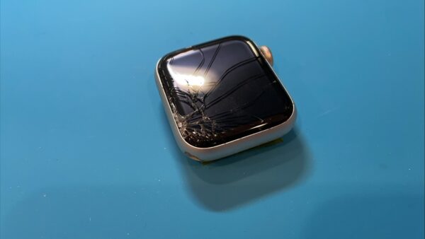 AppleWatch画面割れも郵送修理受付中【SmaFast】