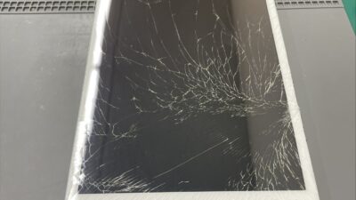 iPadのバキバキ画面も綺麗に復活！ガラスだけ交換して修理費用を節約できる【SmaFast】