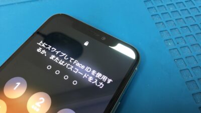 iPhone11Proの画面右上の表示故障を液晶交換で修理しました。