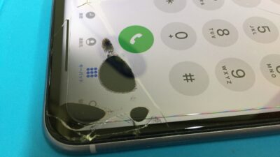 iPhone11の画面割れと液晶黒シミの表示不良を液晶交換で修理しました