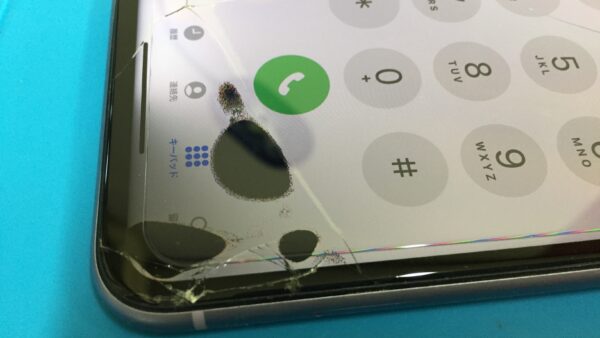 iPhone11の画面割れと液晶黒シミの表示不良を液晶交換で修理しました