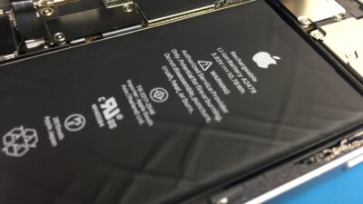 バッテリーが膨張しかけたiPhone12のバッテリー交換
