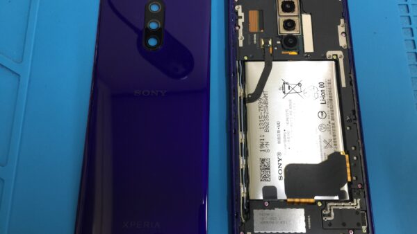 電源が入らなくなったXperia 1 はバッテリー交換で起動しました
