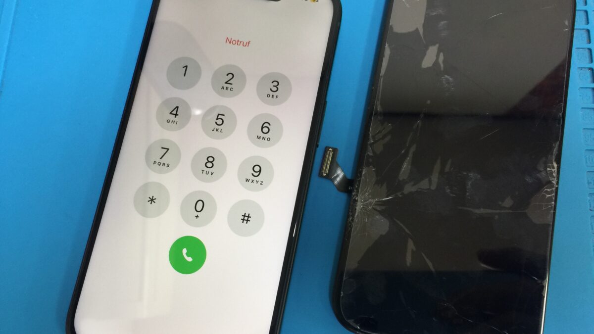 画面割れで真っ暗になって操作ができないiPhone15の画面交換