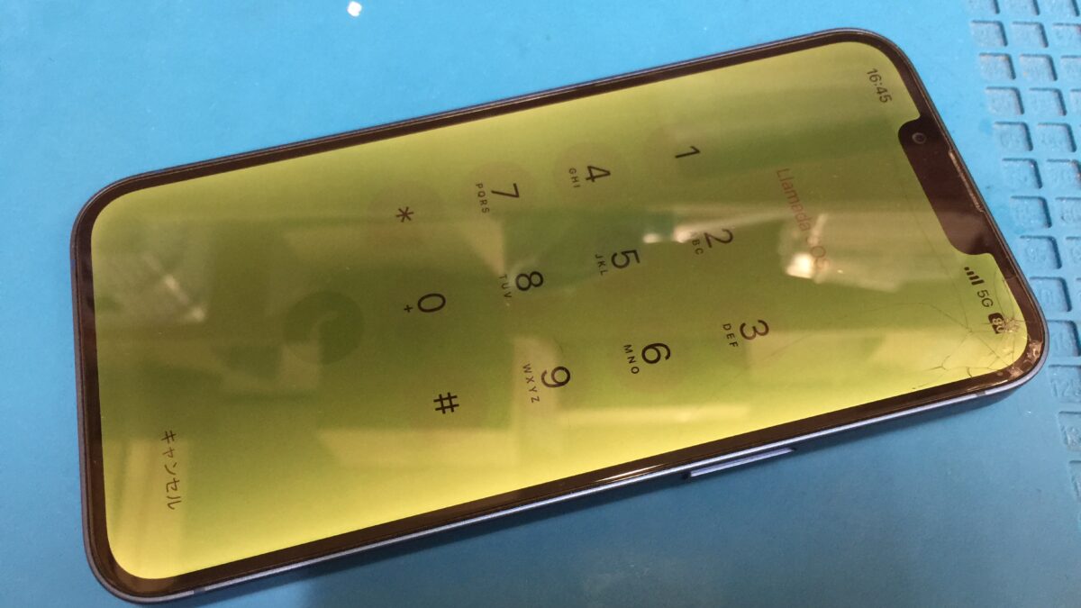 水に濡れたら画面が黄色に変色したiPhone13の画面交換
