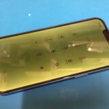 水に濡れたら画面が黄色に変色したiPhone13の画面交換