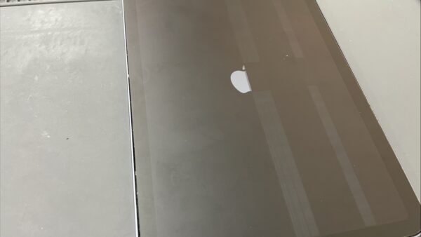 iPad画面半分が黒く線が入ってしまう【iPad修理飯塚】