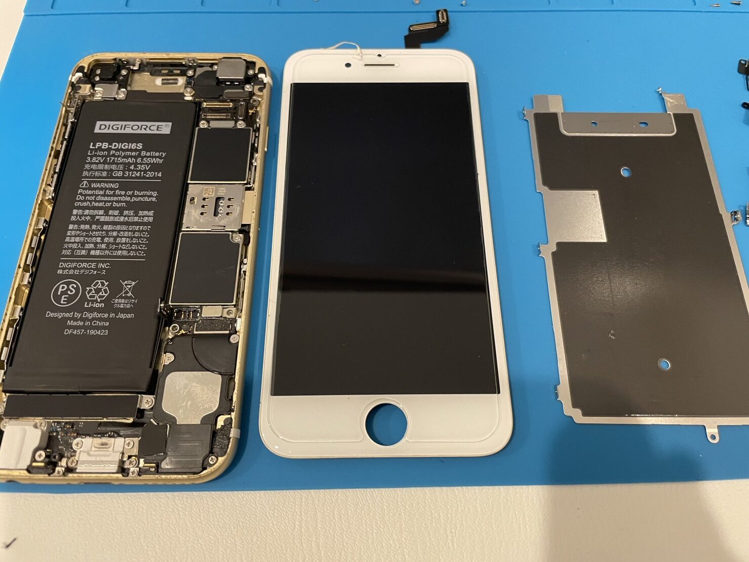 【iPhone6s】液晶漏れの画面修理で液晶も綺麗に【所沢iPhone修理】