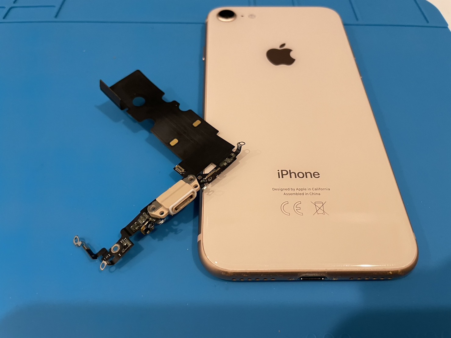 【iPhone8】充電不良ドックコネクタ修理【iPhone修理所沢】